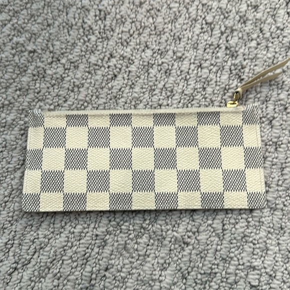 Louis Vuitton zipper pouch - Picture 1 of 2